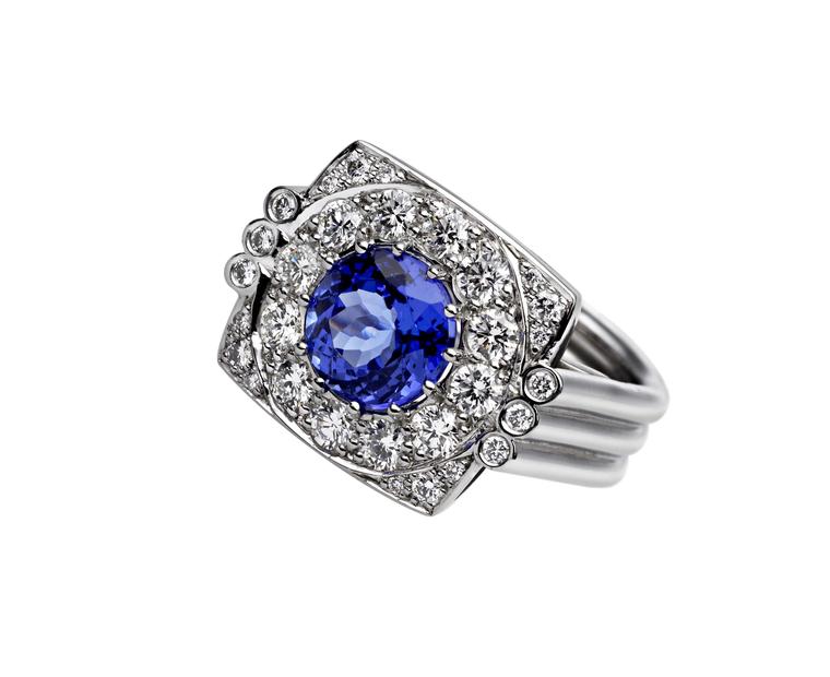 Ana de Costa ring in white gold, from the Mystical Tarot collection, set with a 2.36ct tanzanite and pavé diamonds.